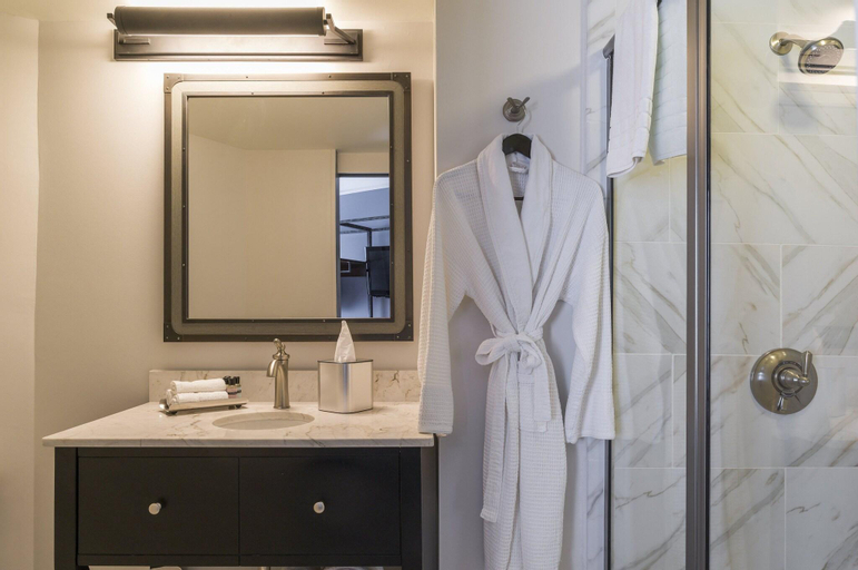 Bathroom 9
