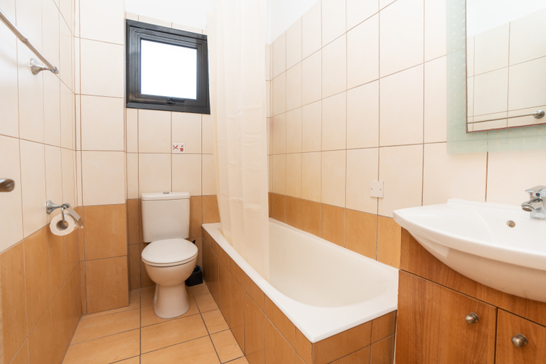 Bathroom 4, Flora Hotel Apartment