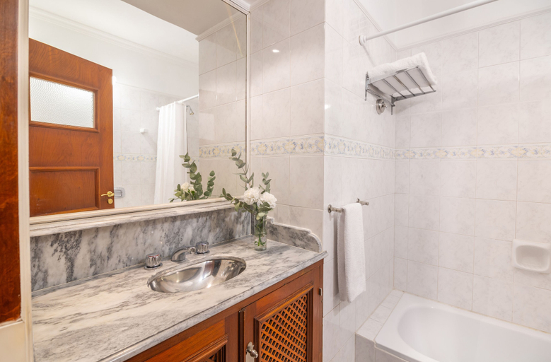 Bathroom 5, Altos de la Viña, Wine Hotel & Spa, Capital