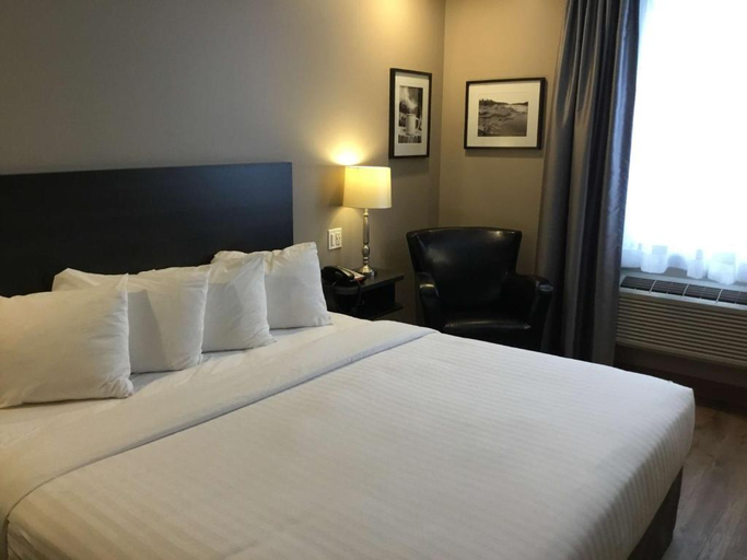 Bedroom, Villa Inn & Suites SureStay Collection by BW, Cochrane