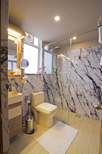 Bathroom 4, Regenta Central Noida, Gautam Buddha Nagar