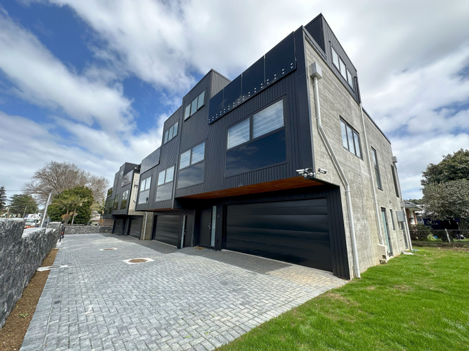 Royal Residency, Waitakere