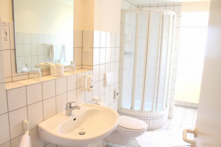 Bathroom 4, Hotel Elbroich Düsseldorf, Düsseldorf