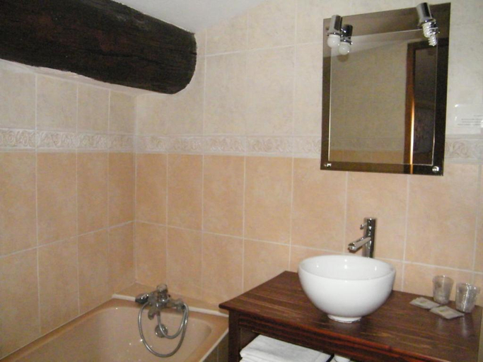 Bathroom 4, Logis Hotel l'Esquielle, Gard
