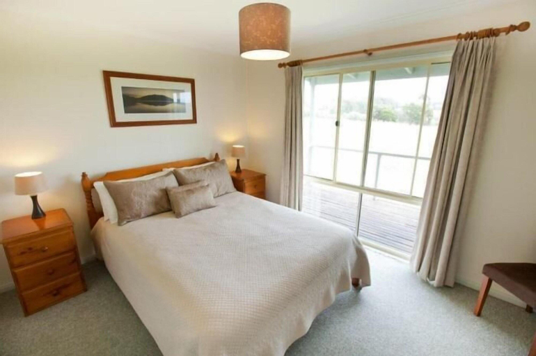 Bedroom 4, Mystery Bay Cottages, Eurobodalla