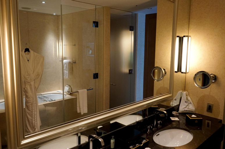 Bathroom 13