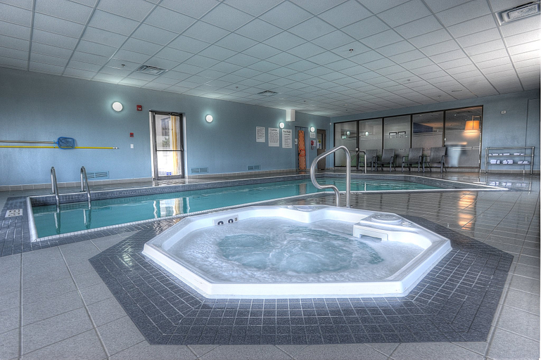 Sport & Beauty 5, Holiday Inn Express & Suites TORONTO AIRPORT WEST by IHG, Peel