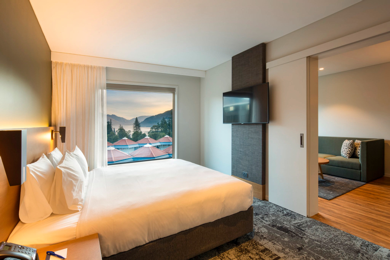 Bedroom 4, Holiday Inn Express & Suites QUEENSTOWN, Queenstown-Lakes