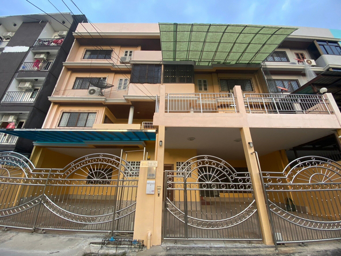 Exterior & Views, Meriton101, Phra Khanong