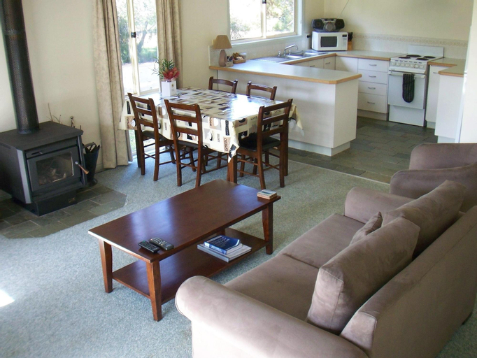 Bedroom 5, Mystery Bay Cottages, Eurobodalla