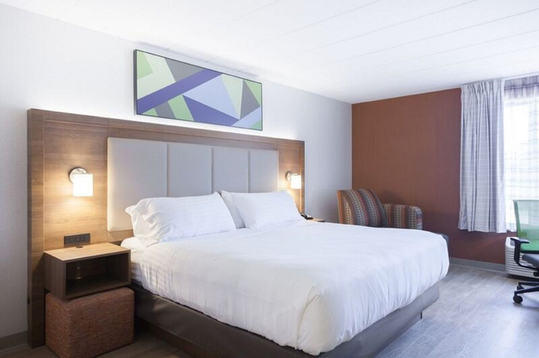 Bedroom 4, Holiday Inn Express & Suites CHARLOTTETOWN by IHG, Queens