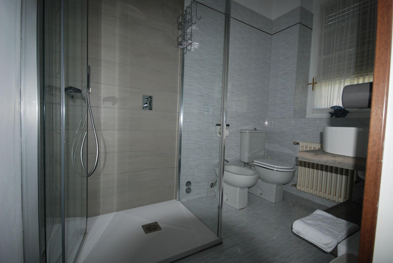 Bathroom 5, B&B 3 Tigli, Como
