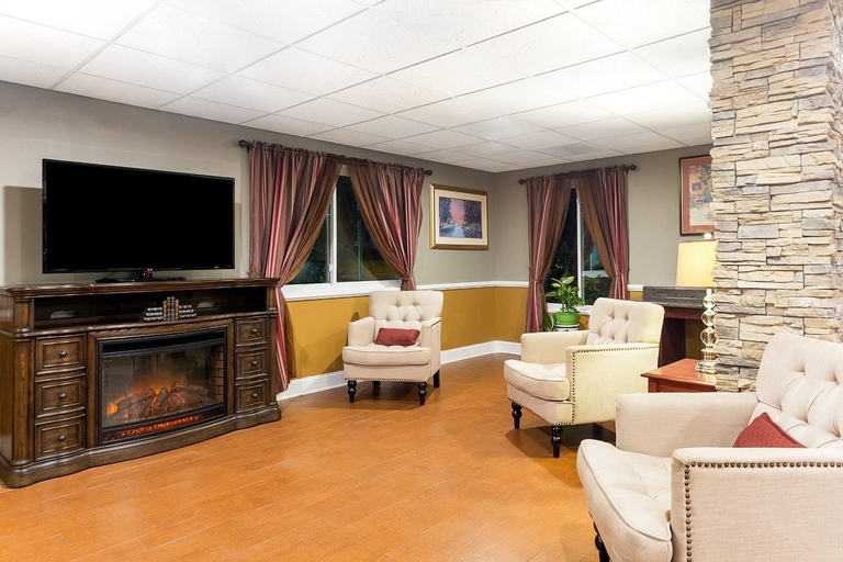 Public Area 3, Baymont by Wyndham Cordele, Crisp