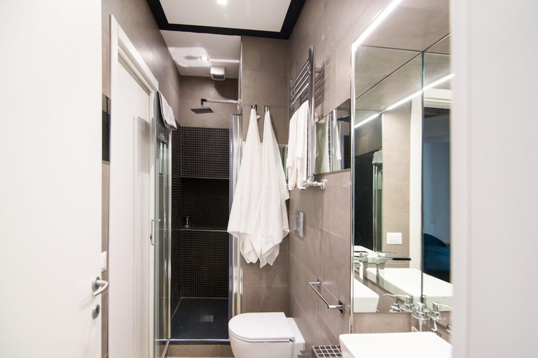 Bathroom 3, Domenichino Luxury Home, Rome