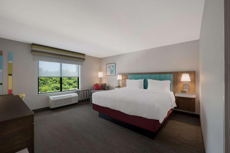 Bedroom, Hampton Inn By Hilton Detroit Southfield, Oakland