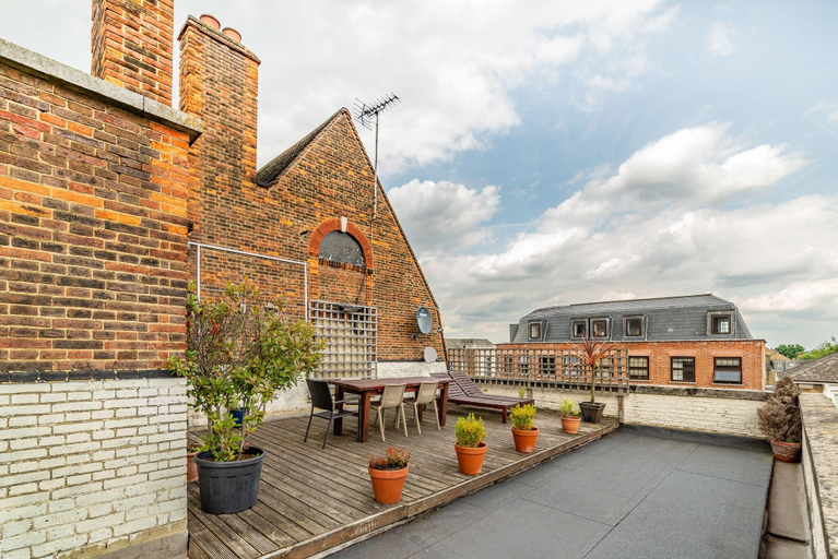 Exterior & Views 3, Rose and Crown Stoke Newington, London