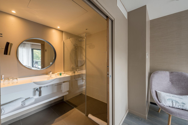 Bathroom 5, Hôtel & Spa Les Bains d'Arguin by Thalazur, Gironde