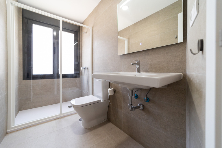 Bathroom, Venegas Urban Suites, Las Palmas