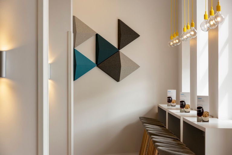 Public Area 4, Holiday Inn Express EDINBURGH CITY CENTRE by IHG, Edinburgh