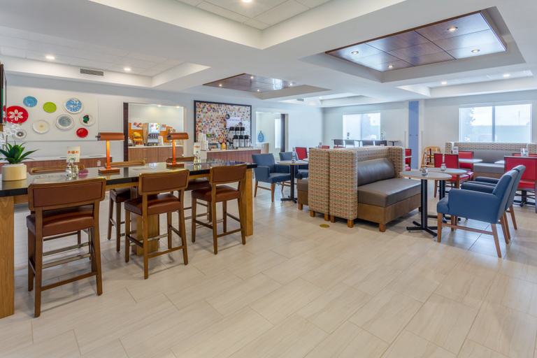 Food & Drinks 4, Holiday Inn Express & Suites VANDALIA by IHG, Fayette
