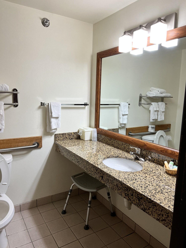 Bathroom 4, Serena Inn & Suites - Sundance, Crook