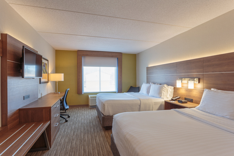 Bedroom 2, Holiday Inn Express & Suites BELLEVILLE by IHG, Hastings