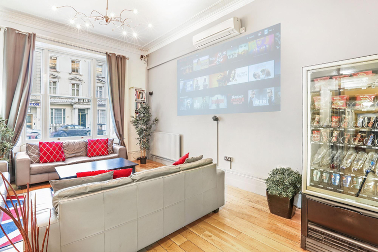 Public Area 2, Astor Victoria Hostel 18 to 39 years, London