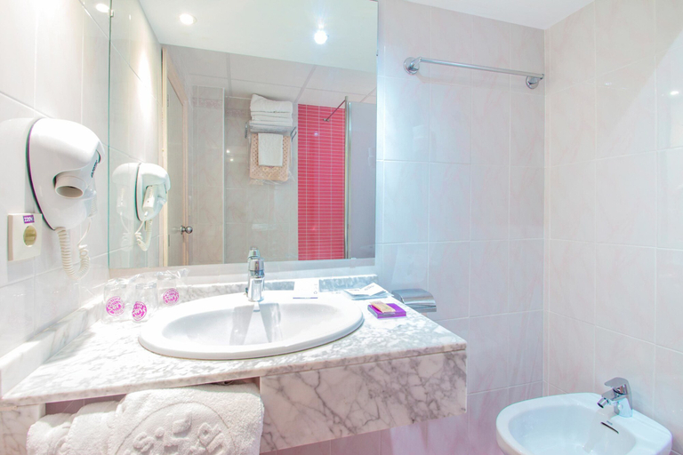Bathroom 5, Hotel Servigroup Torre Dorada, Alicante