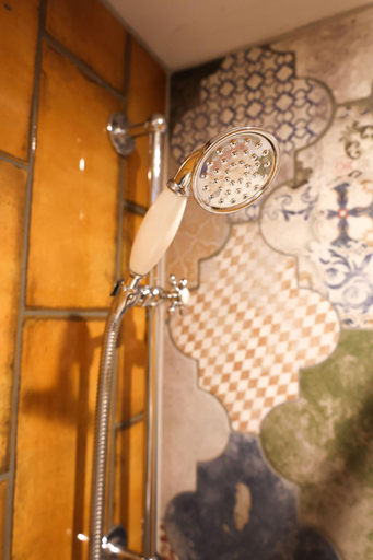 Bathroom 4, The Turks Head, Devon