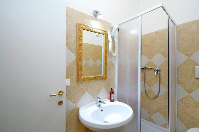 Bathroom 3, Lucky Holiday Rooms, Rome