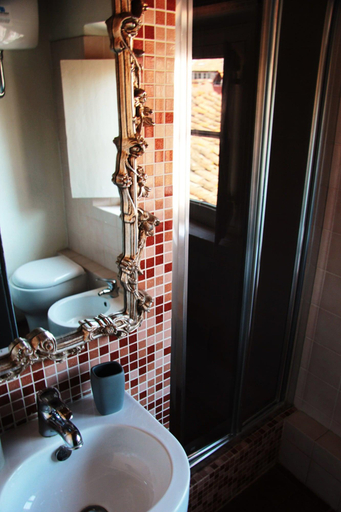Bathroom 3, B&B Altana Panoramic, Lucca