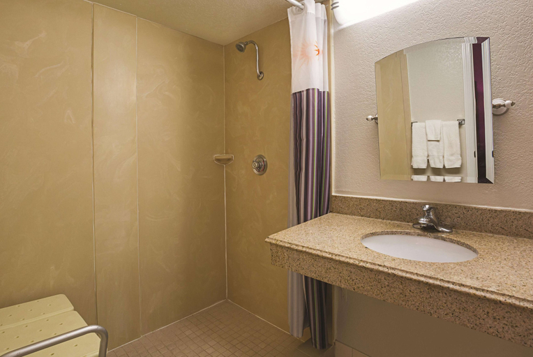 Bathroom 4, Wingate by Wyndham Galveston Beachfront at the Seawall, Galveston