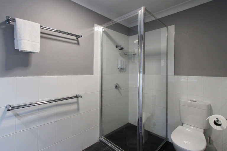 Bathroom 3, The Stirling Motel, Rockhampton