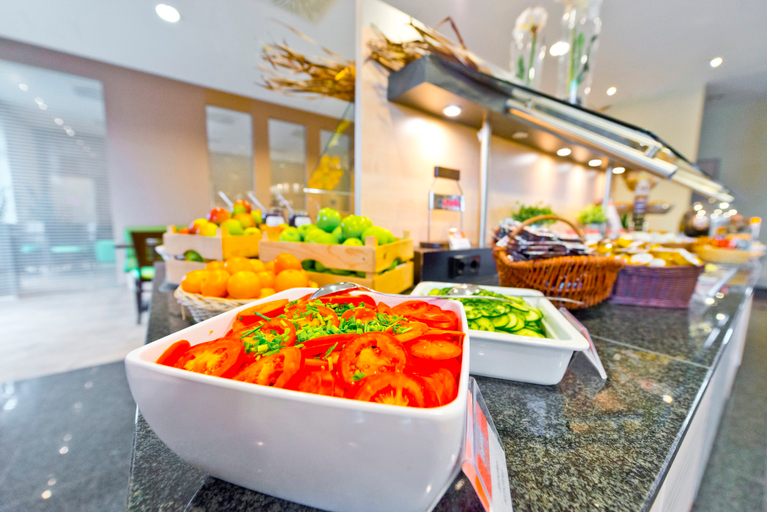 Food & Drinks 5, Holiday Inn Express FRANKFURT - MESSE by IHG, Frankfurt am Main