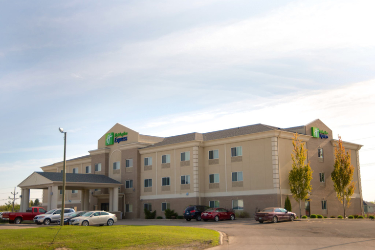 Exterior & Views 1, Holiday Inn Express DEVILS LAKE by IHG, Ramsey