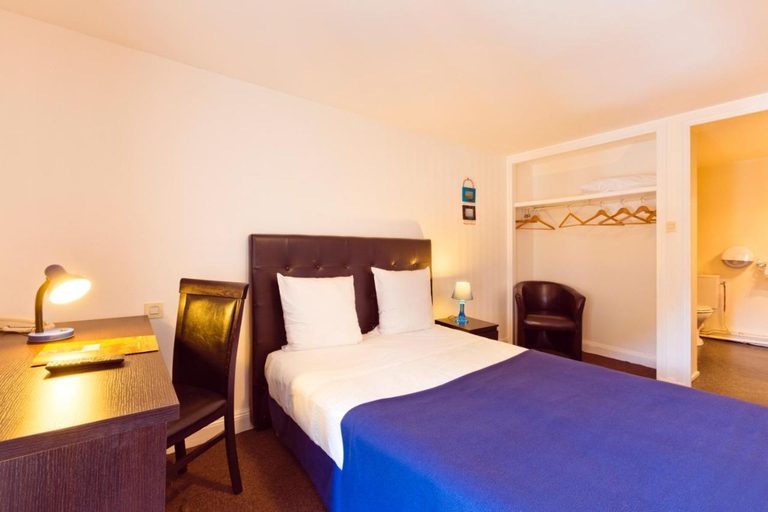 Bedroom 2, Hotel De La Poste Pontgibaud, Puy-de-Dôme
