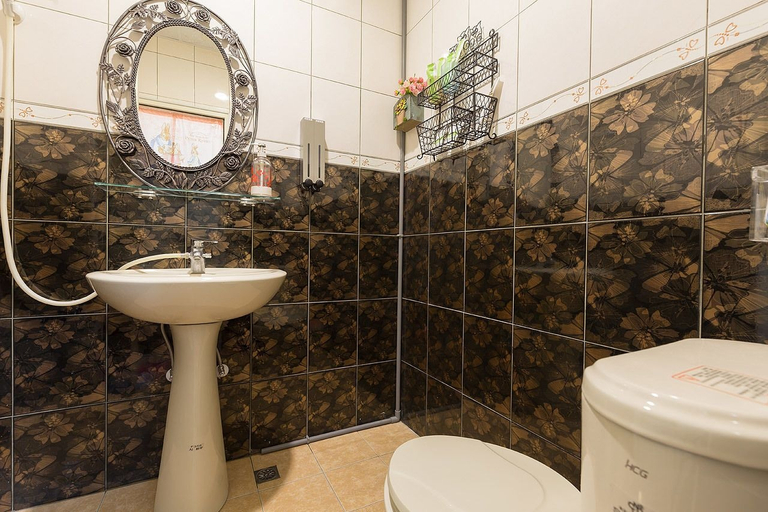 Bathroom 3, Mei Di Ya Ju Guest House, Hualien