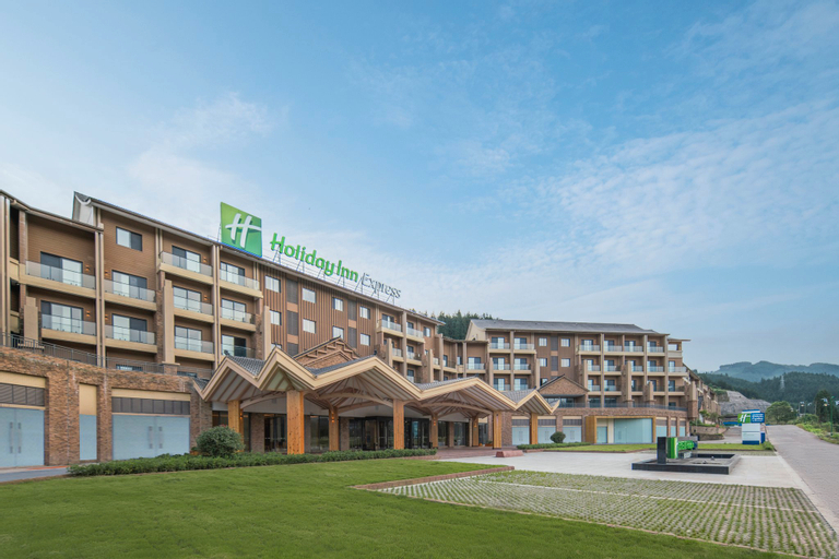 Holiday Inn Express WAWU MOUNTAIN, Zigong