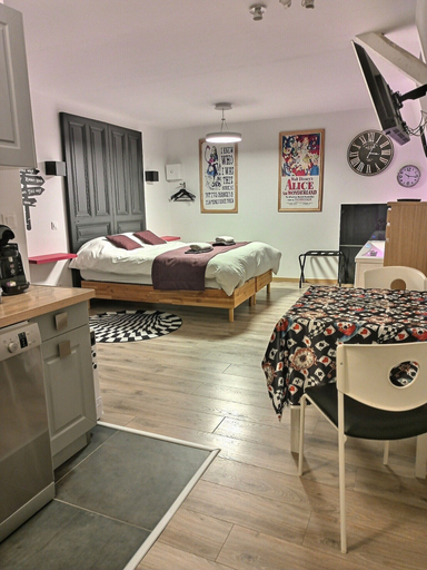 Bedroom 4, Les Appartements Fénelon, Nord