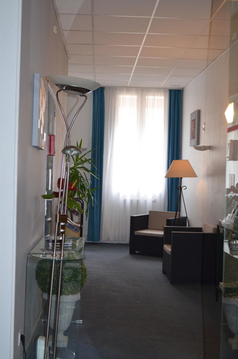 Public Area 2, Hotel de La Croix de Malte, Manche