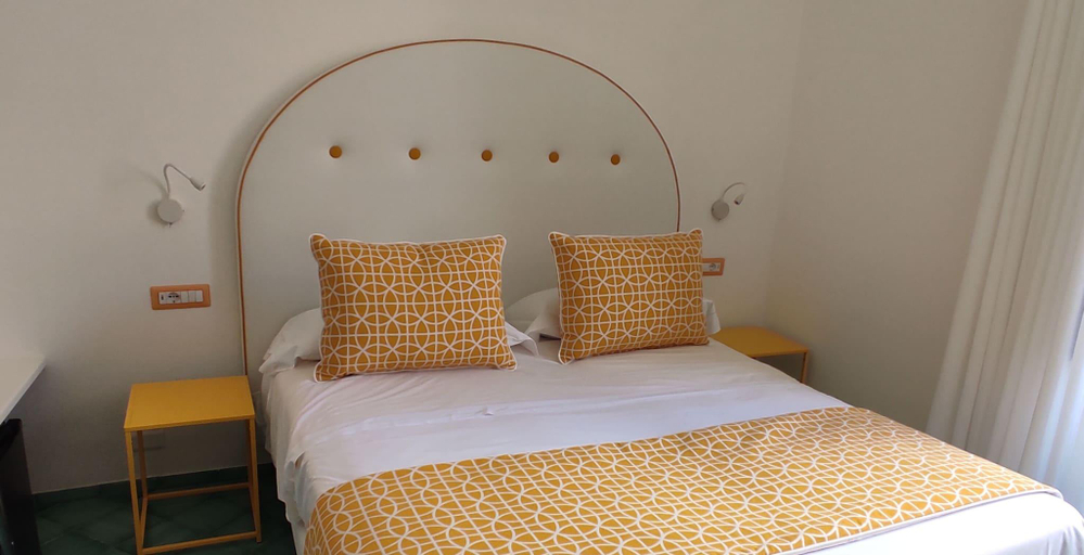 Bedroom 3, Albergo Sant'Andrea, Salerno