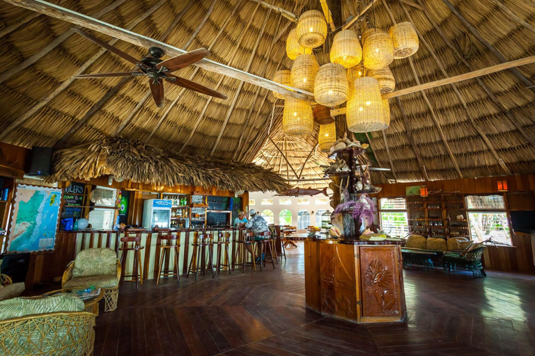 Public Area 2, Thatch Caye, a Muy'Ono Resort