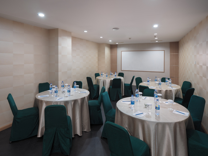 Business Facilities 27