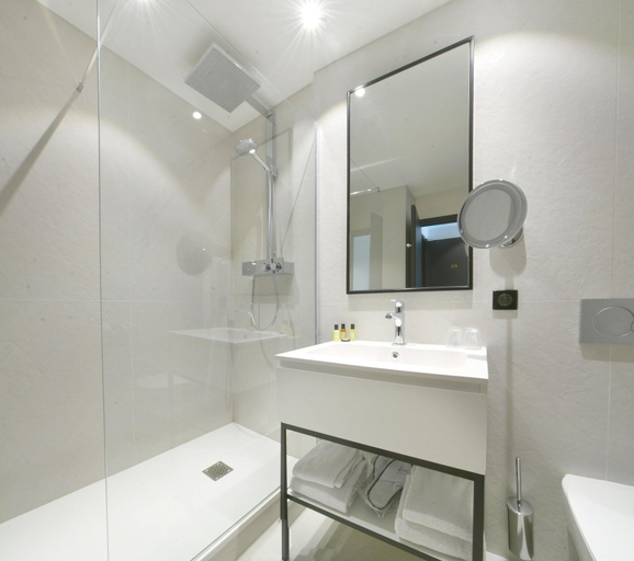 Bathroom 25