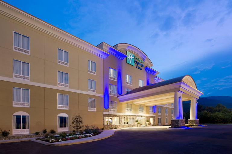 Exterior & Views 5, Holiday Inn Express & Suites CARYVILLE by IHG, Campbell