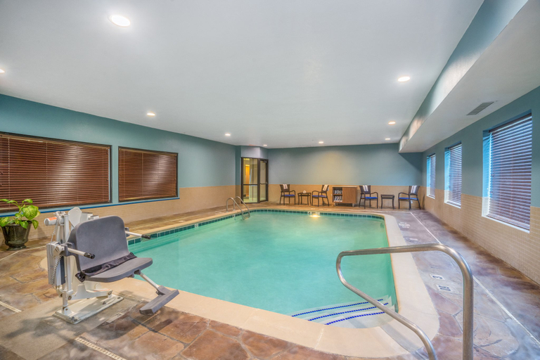 Sport & Beauty 2, Holiday Inn Express HOWE (STURGIS, MI) by IHG, LaGrange