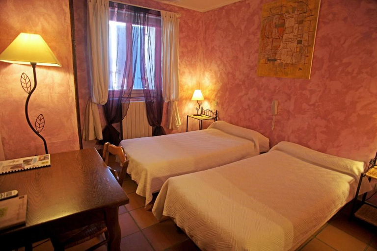 Bedroom 3, Logis Hotel l'Esquielle, Gard