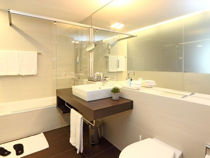 Bathroom 4