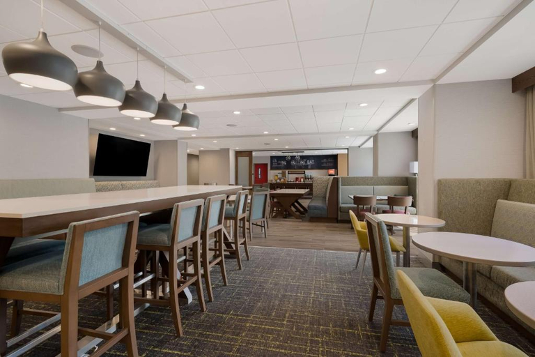 Food & Drinks 5, Hampton Inn By Hilton Detroit Southfield, Oakland