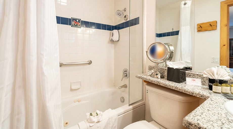 Bathroom 5, Red Wolf Lakeside, Placer